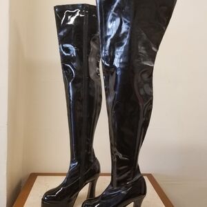 Women's brandnew Ellie high thigh heel boots size 8, man made material